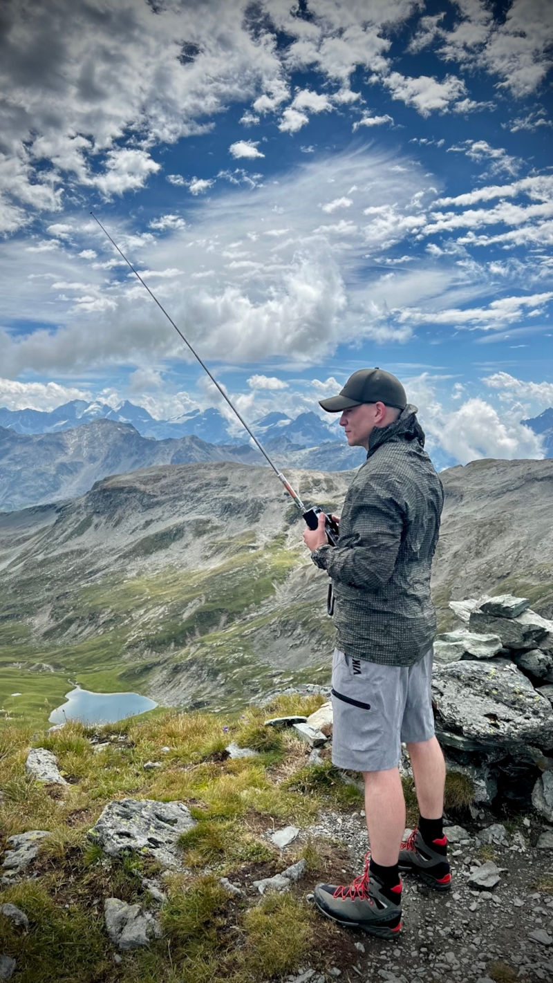 Sven (HB9HWS) bei einer SOTA-Aktivierung in den Schweizer Bergen